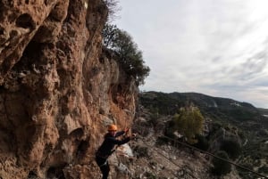Desde Estepona: Vía Ferrata de Casares tour guiado de escalada
