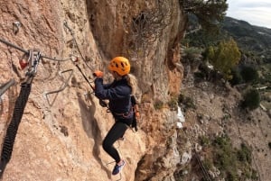Desde Estepona: Vía Ferrata de Casares tour guiado de escalada