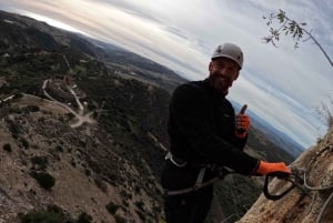 Desde Estepona: Vía Ferrata de Casares tour guiado de escalada