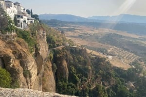 Z Marbelli: prywatna wycieczka do Ronda, w tym transfer, kawa, arena walk byków, tapas, drinki