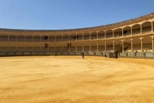 Z Marbelli: prywatna wycieczka do Ronda, w tym transfer, kawa, arena walk byków, tapas, drinki