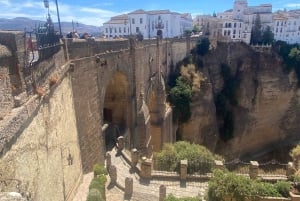 Z Marbelli: prywatna wycieczka do Ronda, w tym transfer, kawa, arena walk byków, tapas, drinki