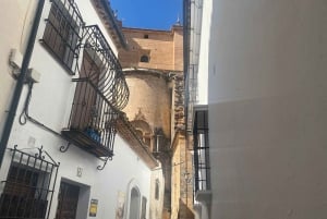 Z Marbelli: prywatna wycieczka do Ronda, w tym transfer, kawa, arena walk byków, tapas, drinki