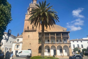 Z Marbelli: prywatna wycieczka do Ronda, w tym transfer, kawa, arena walk byków, tapas, drinki