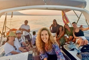 Marbella: Sunset Luxury Sailing Cruise in Puerto Banús