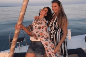 Marbella: Katamaran-solnedgangscruise med drikke og snacks