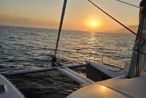 Marbella: Katamaran-solnedgangscruise med drikke og snacks