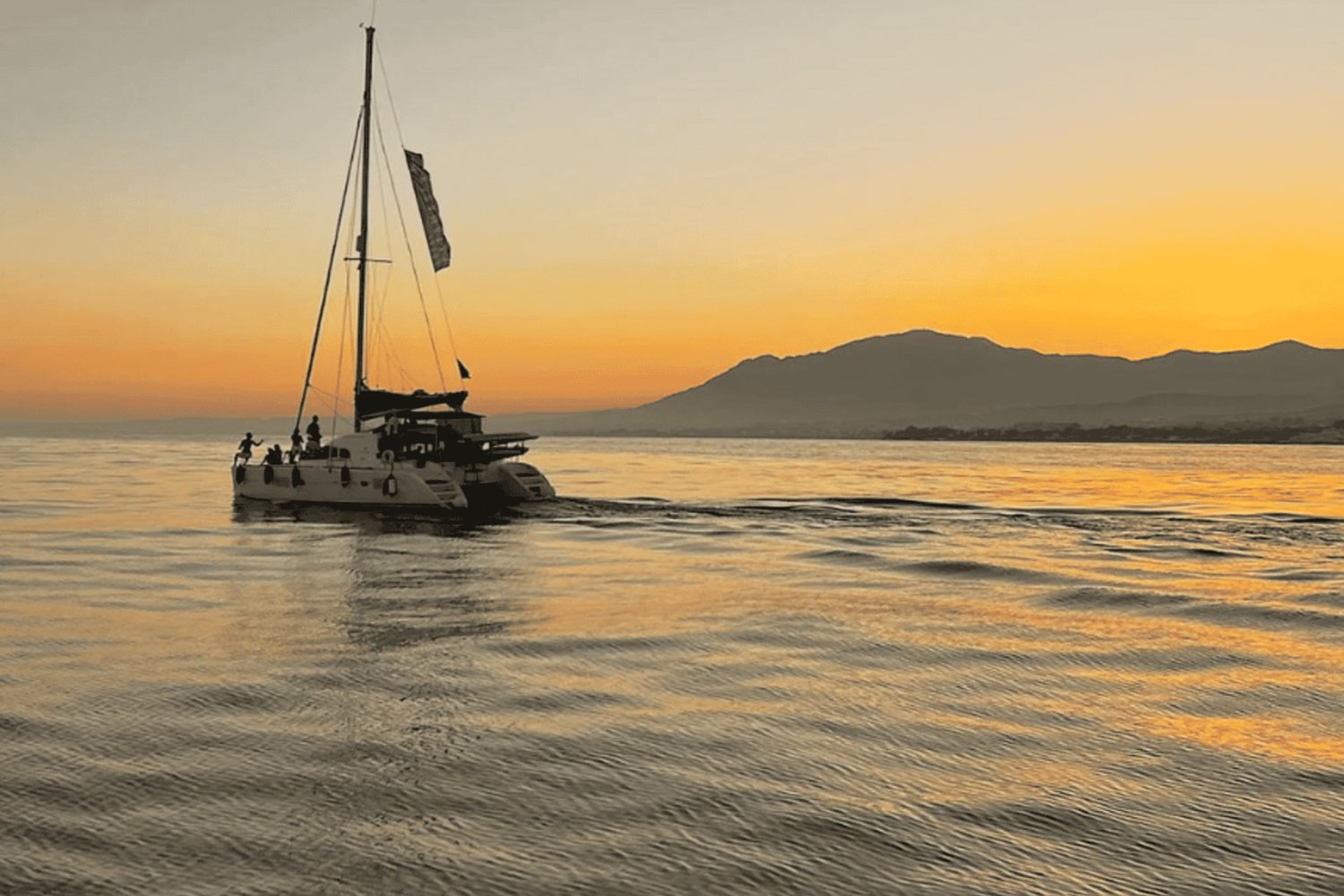 Marbella: Catamaran Sunset Cruise with Snacks and Drinks