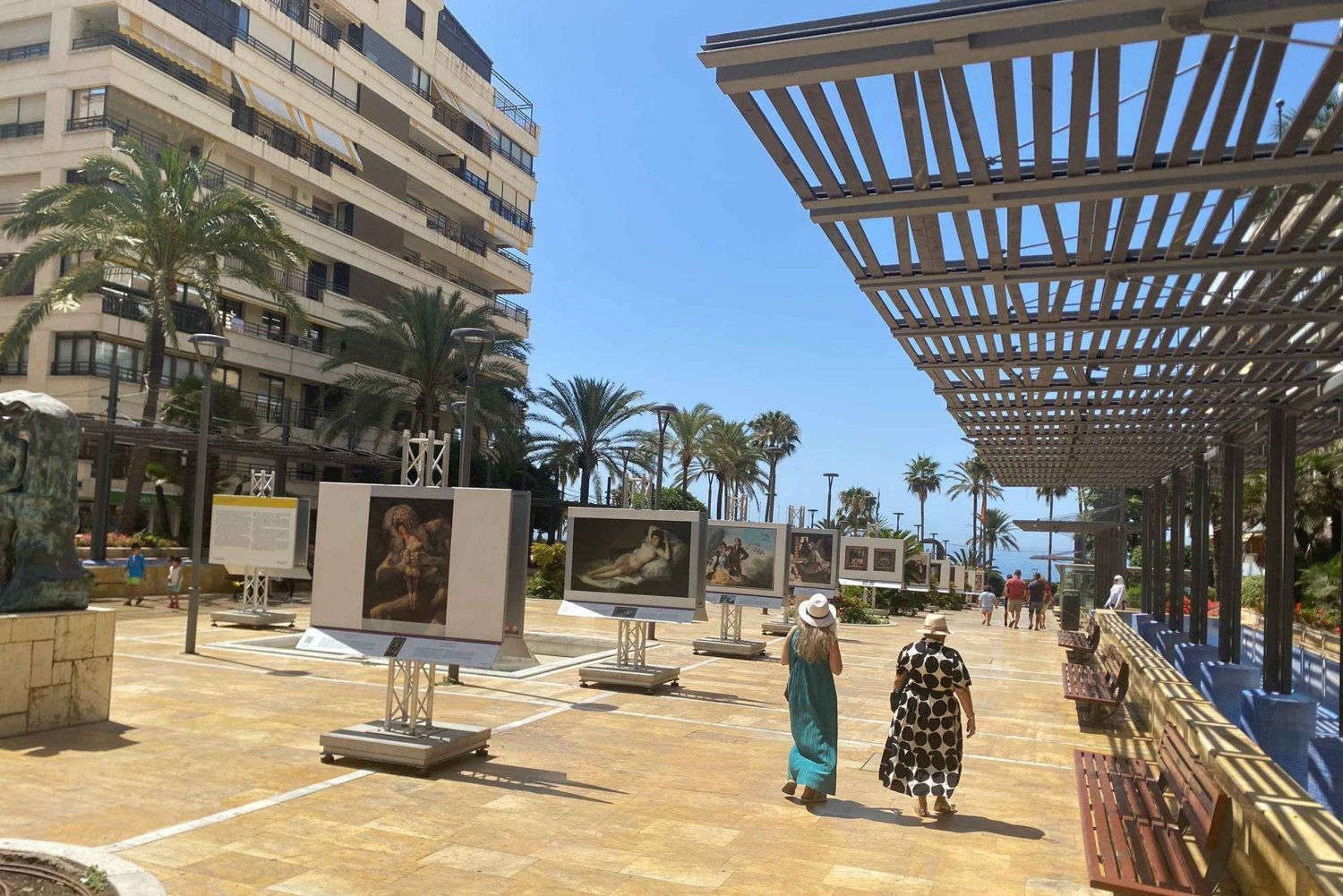 Marbella: City tour Marbella City and Old Town incl. cafe stop