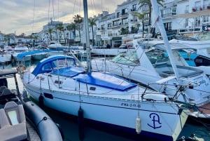 Marbella: Puerto Banús Private Sailing Cruise with Drinks