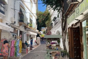 Marbella: PRIVATE Premium E - BIKE bike tour to Puerto Banus incl. cafe