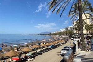 Marbella: PRIVATE Premium E - BIKE bike tour to Puerto Banus incl. cafe