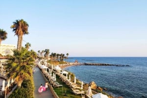 Marbella: Express Walk with a Local in 60 minutes