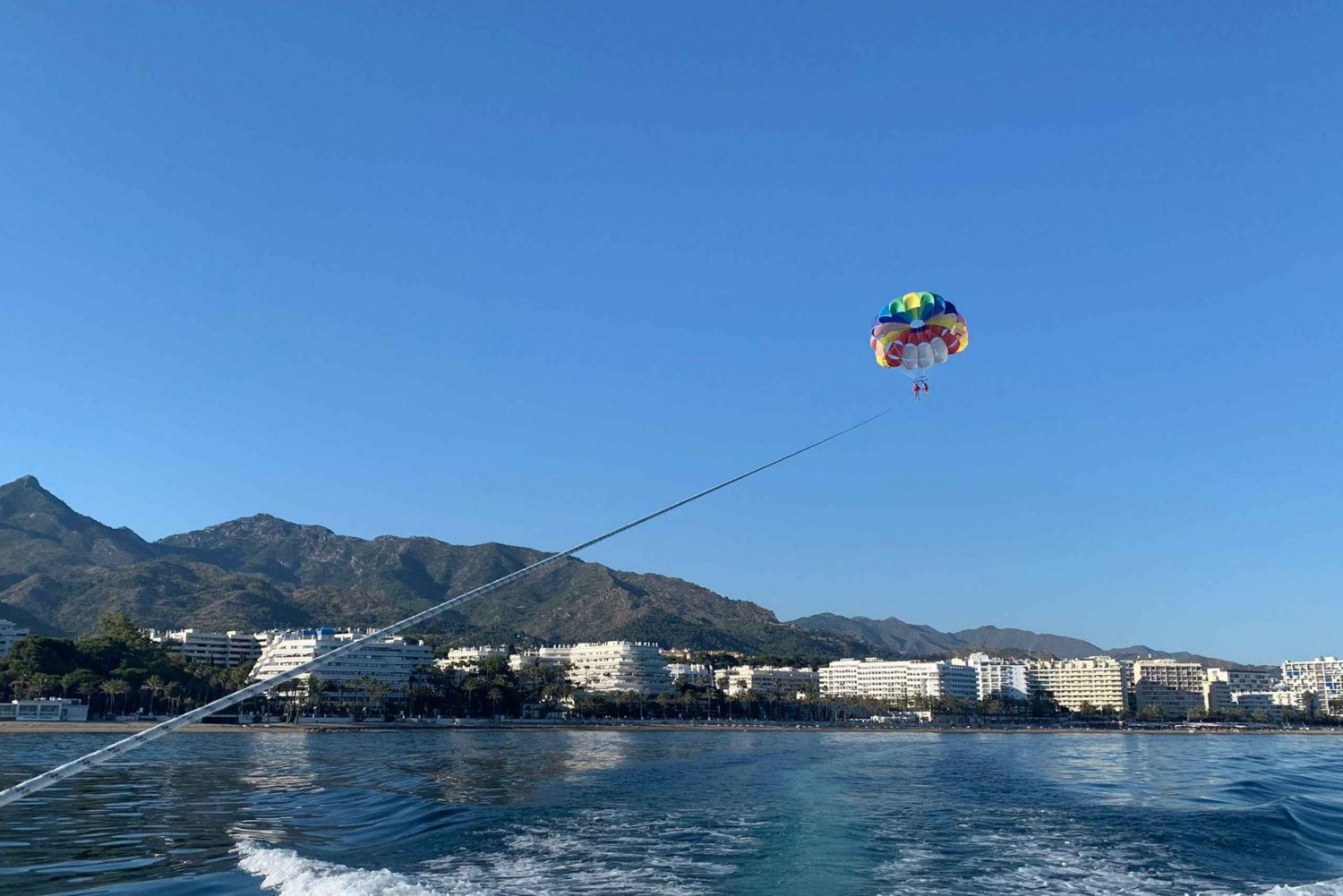 Marbella fra højderne: Parasailing