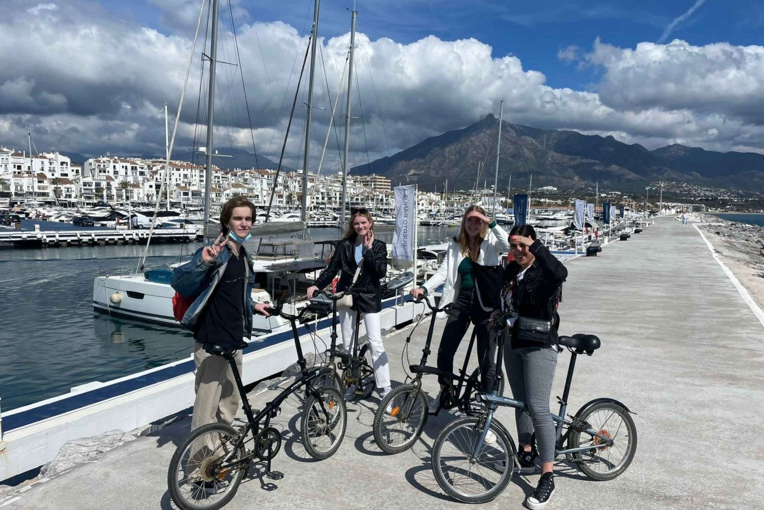 Marbella : Visite guidée à vélo avec dégustation de tapas et boissons