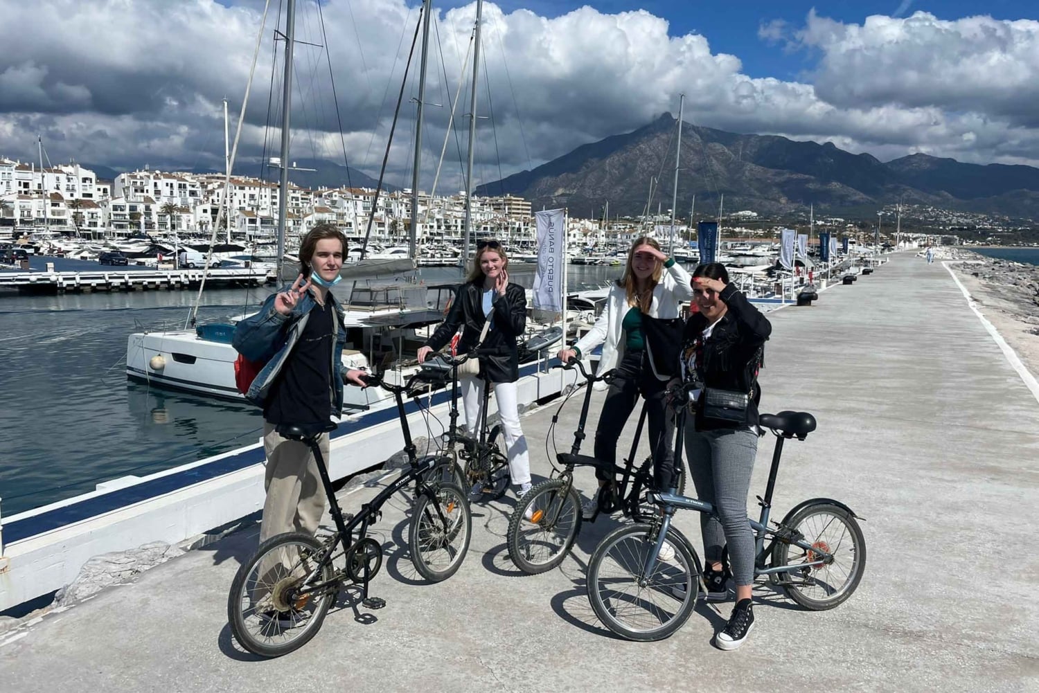 Marbella: Wycieczka rowerowa z przewodnikiem z degustacją tapas i napojami