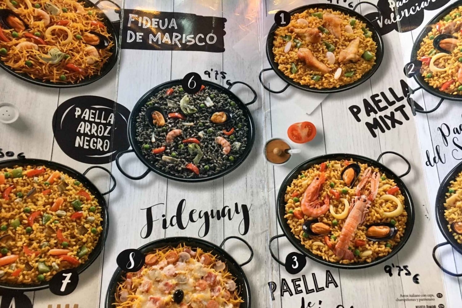 マルベーリャ旧市街ツアーとプエルト・バヌースへのボートツアー