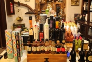 マルベーリャ旧市街ツアーとプエルト・バヌースへのボートツアー