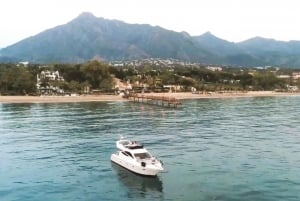 Marbella: Private Cruise in Yacht