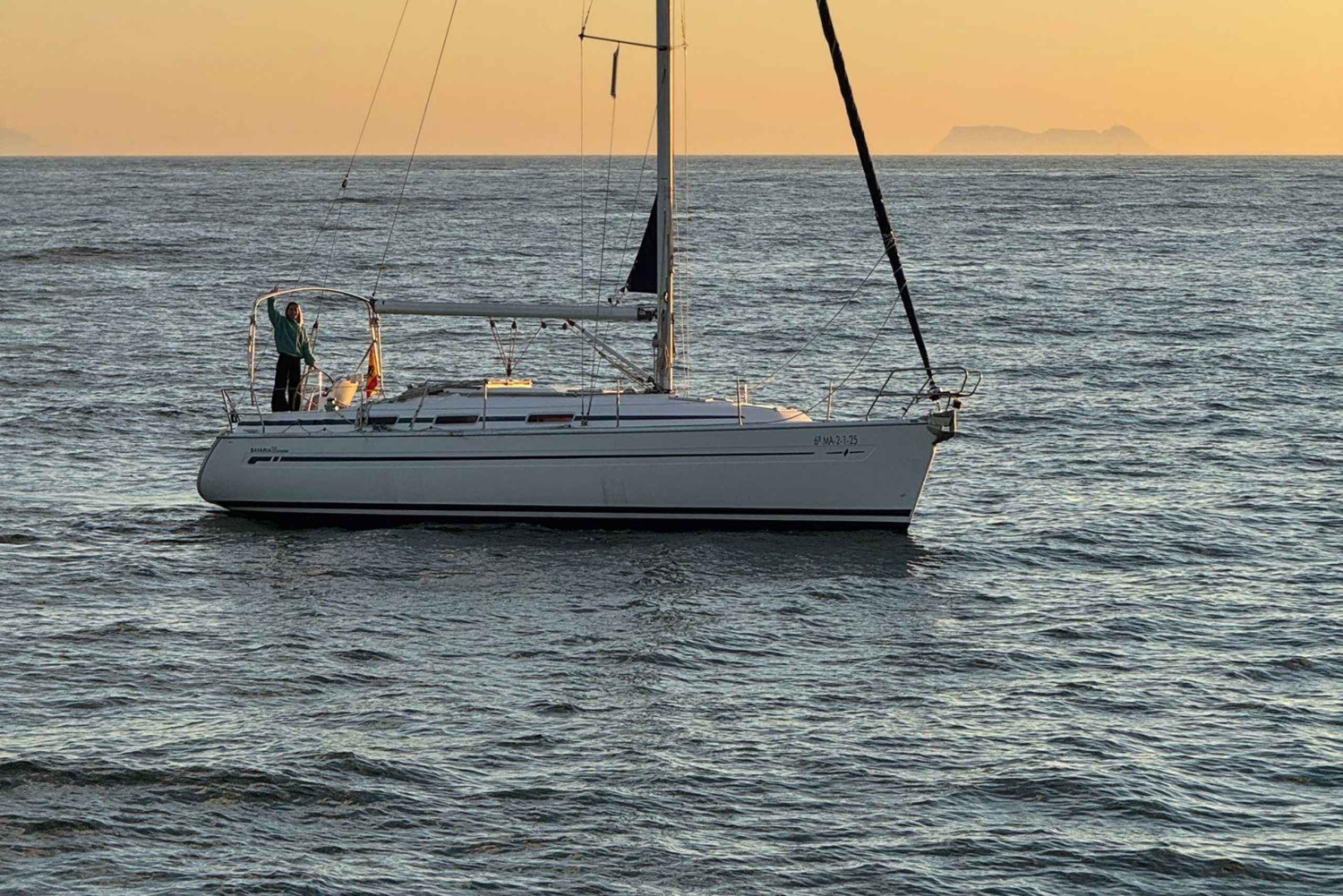 Marbella: prywatny wynajem łodzi żaglowej z Luna jako sternikiem