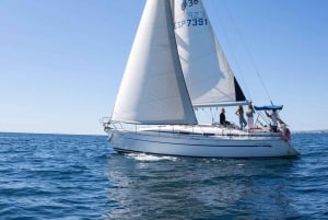 Marbella: prywatny wynajem łodzi żaglowej z Luna jako sternikiem