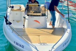 マルベラ：セルフドライブボートレンタル