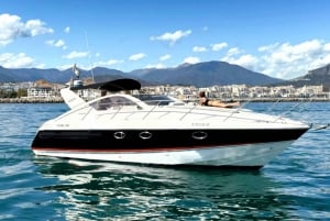 Marbella: Solnedgång på delad yacht med cava och jordgubbar