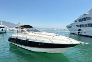 Marbella: Solnedgång på delad yacht med cava och jordgubbar