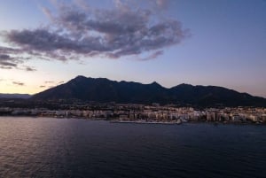 Voile privée à Marbella : boissons et paddleboard