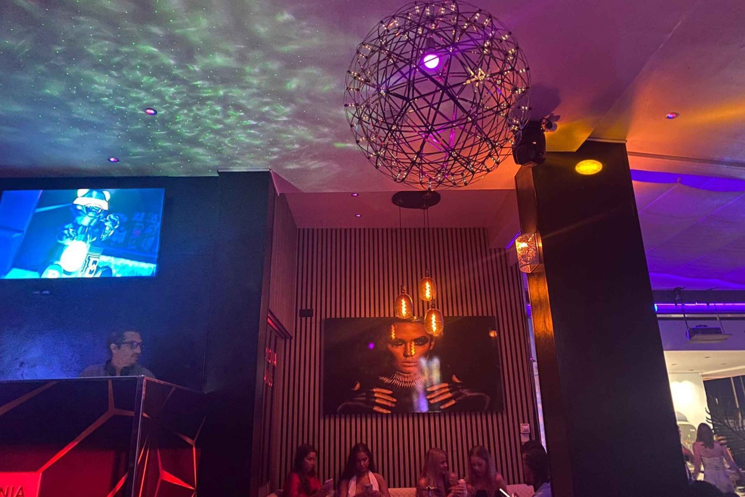 Puerto Banus: PRYWATNA wycieczka Premium Nightlife Tour z napojami