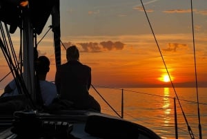 Puerto Banús: Solnedgangssejlads i Marbella med drinks og snacks