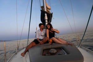 Puerto Banús: Sunset Sail in Marbella with Drinks & Snacks