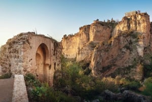 Marbella/Estepona: Ronda and Setenil de las Bodegas