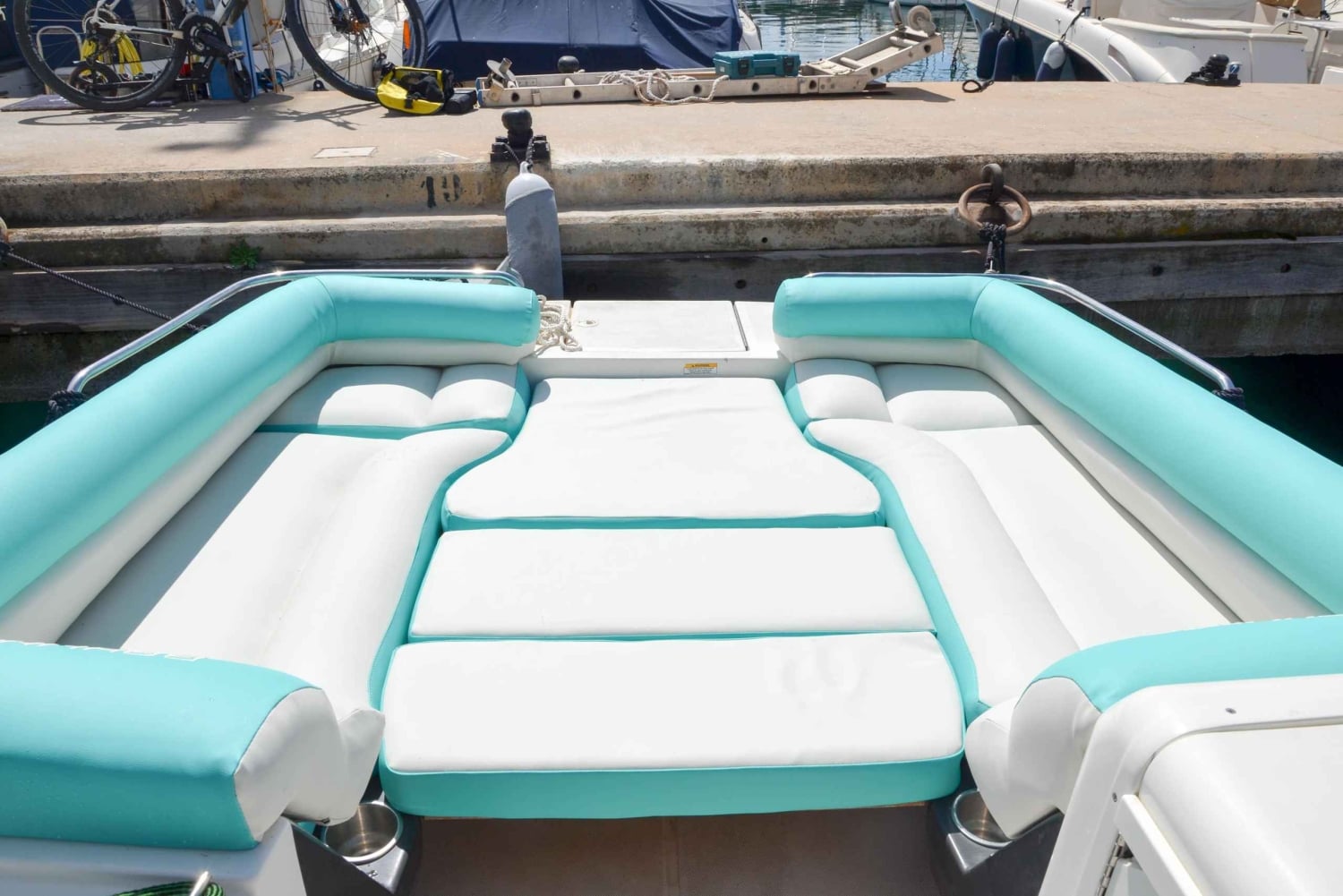 Do 11 osób na pokładzie może cieszyć się wybrzeżem Marbelli