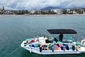 Do 11 osób na pokładzie może cieszyć się wybrzeżem Marbelli