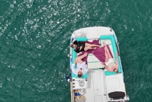 Do 11 osób na pokładzie może cieszyć się wybrzeżem Marbelli