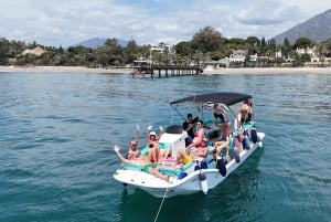 Do 11 osób na pokładzie może cieszyć się wybrzeżem Marbelli