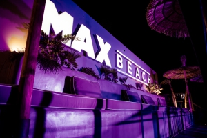 MAX BEACH POOL LOUNGE
