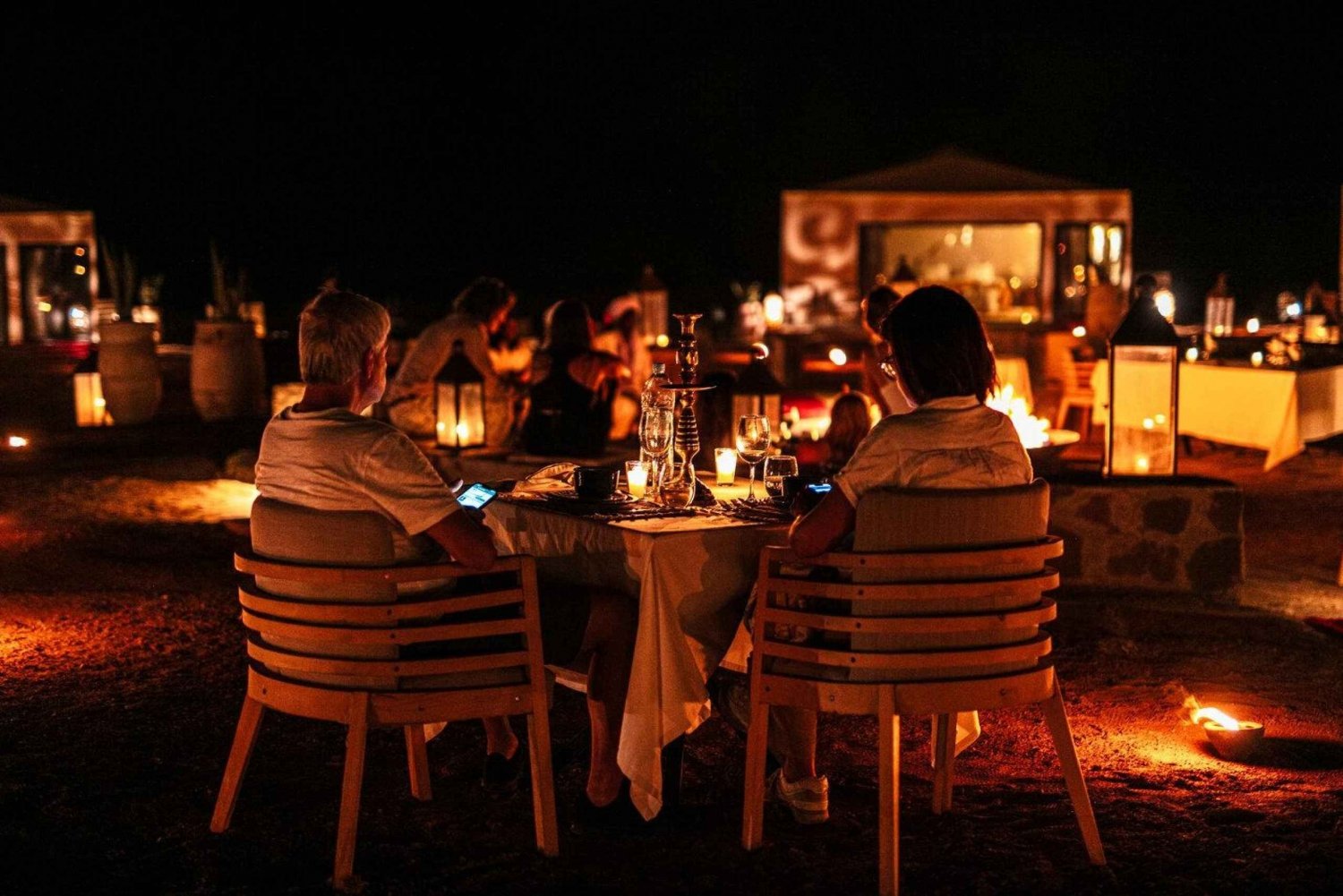 excursion dans le désert d'agafay, coucher de soleil à dos de chameau avec dîner-spectacle