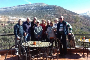 Illallinen ja show Agafayn autiomaassa 1 tunnin mönkijäsafari ja 20 minuutin kameliratsastus