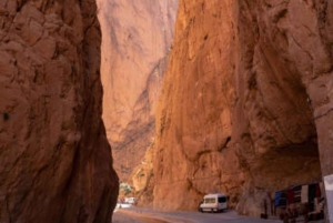 Marrakech: 3 päivän ylellinen aavikkokierros Fesiin Merzougan kautta.