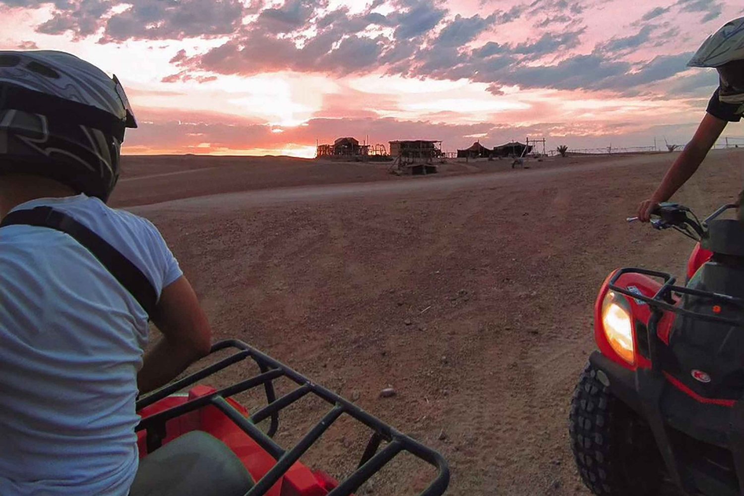 Deserto de Marraquexe: Piscina, Quadriciclo, Jantar ao pôr do sol, espetáculo de fogo
