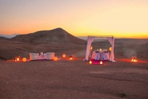 Paseo en camello por el desierto de Agafay, en quad y cena con espectáculo