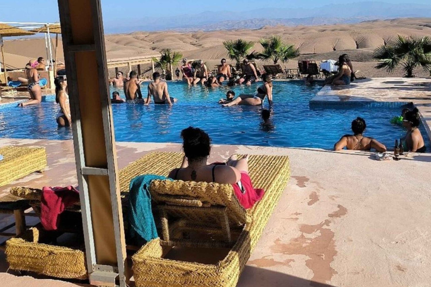 Pase de un día al desierto de Agafay, acceso a la piscina, almuerzo y coche privado