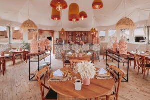 Dîner de luxe dans le désert d'Agafay avec musique live et spectacle de feu