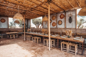 Marrakech: Pase de un día a la piscina del Campamento Inara del Desierto de Agafay con almuerzo