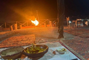 Pacote para o deserto de Agafay: passeio de buggy e camelo e jantar com show
