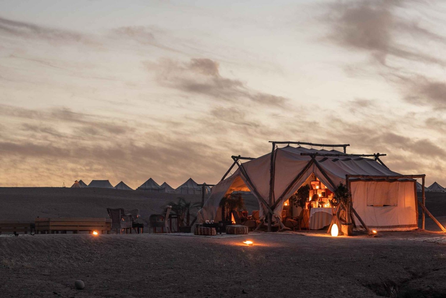 Privat luksusmiddag i Agafay-ørkenen med levende musikk og ildshow
