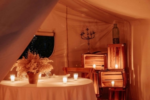 Prywatna luksusowa kolacja na pustyni Agafay z muzyką na żywo i pokazem ognia