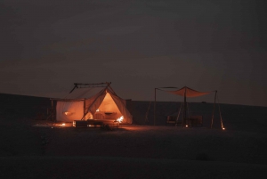 Jantar privado de luxo no deserto de Agafay com música ao vivo e show de fogo